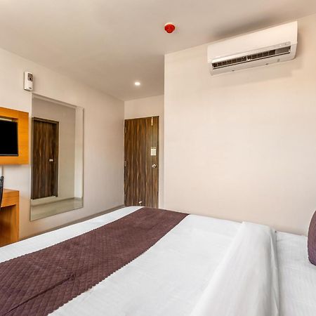 Metropolis Business Hotel Панаджі Екстер'єр фото