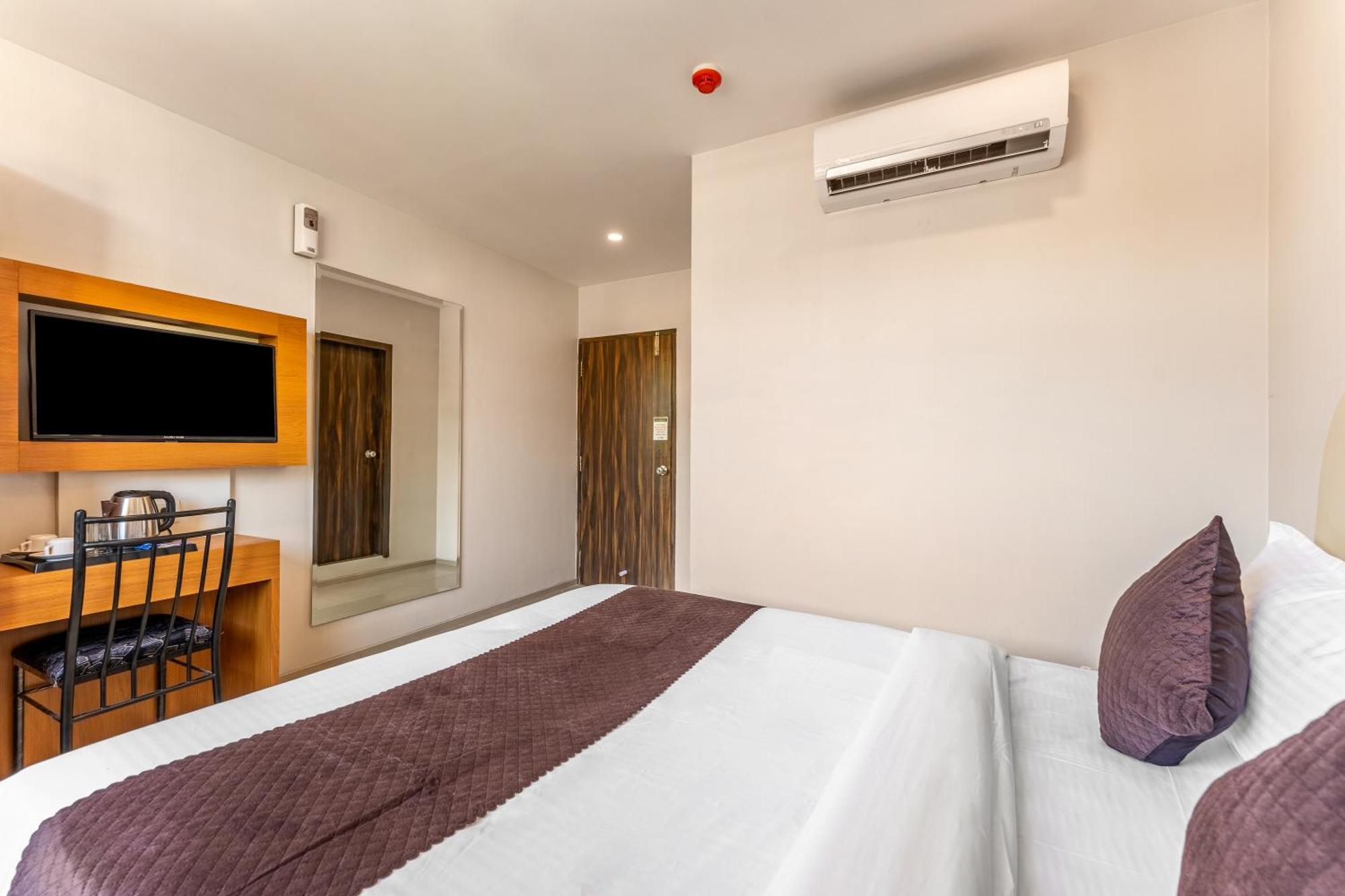 Metropolis Business Hotel Панаджі Екстер'єр фото