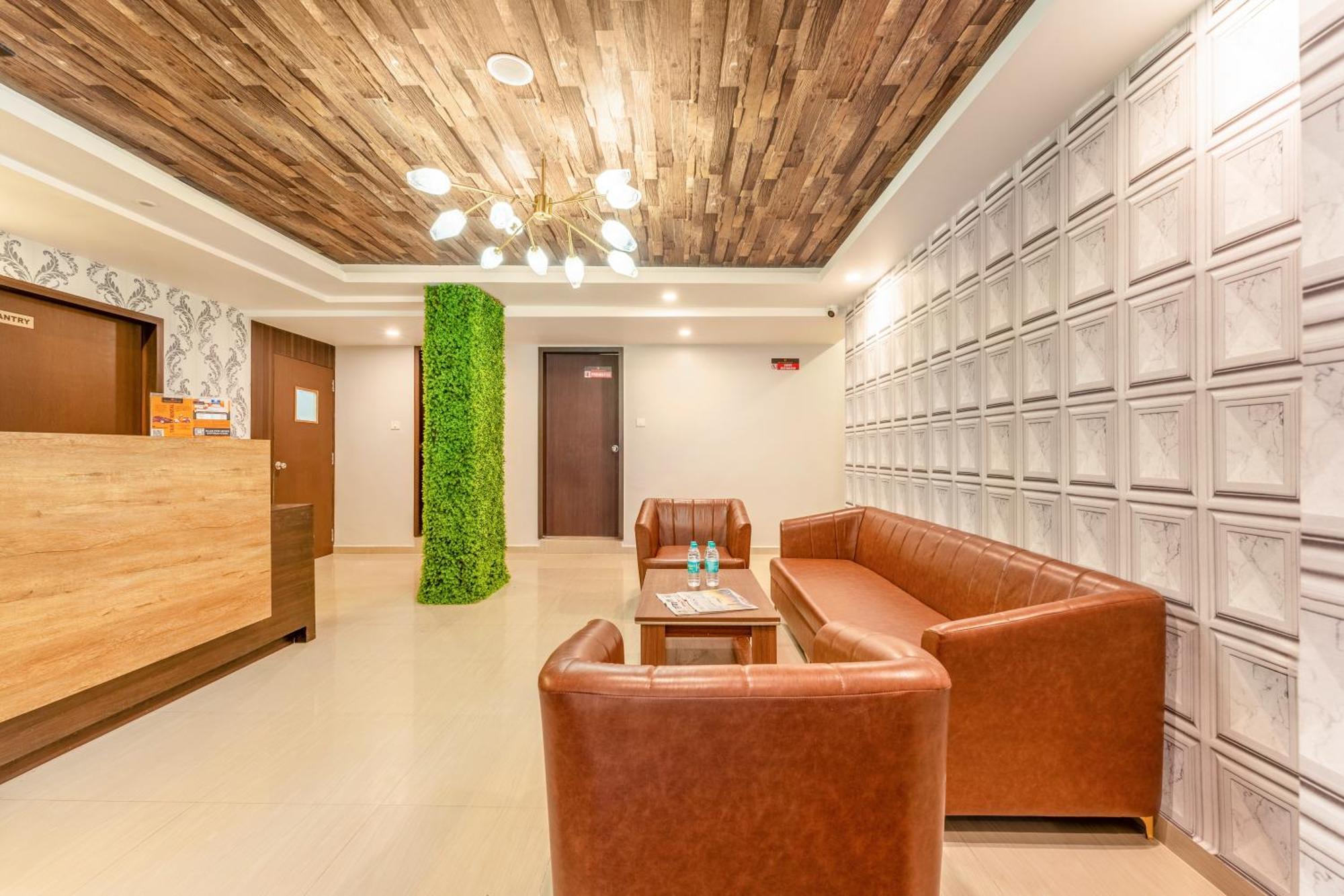 Metropolis Business Hotel Панаджі Екстер'єр фото