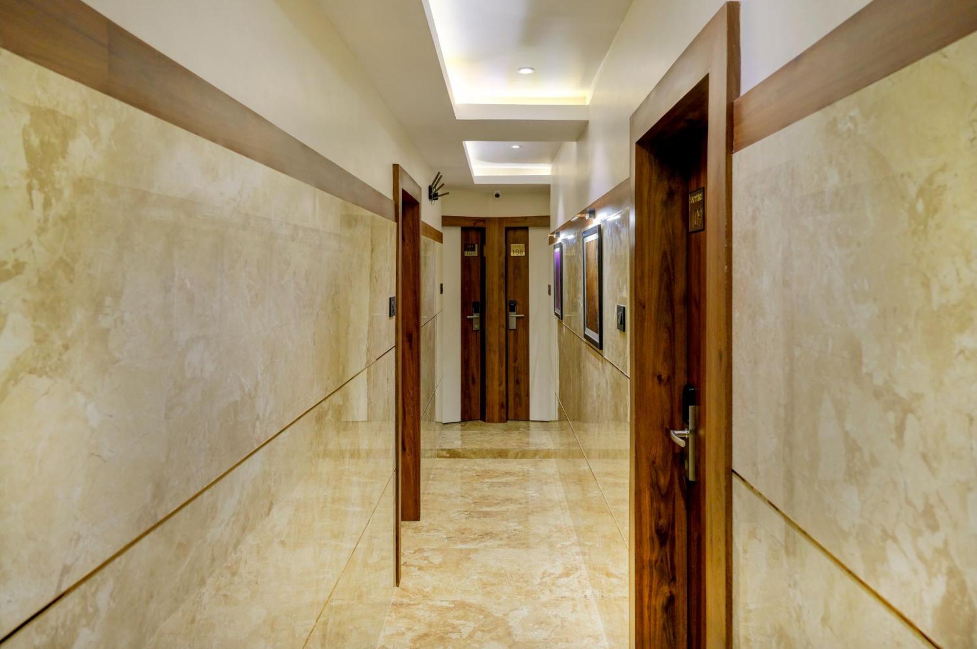 Metropolis Business Hotel Панаджі Екстер'єр фото