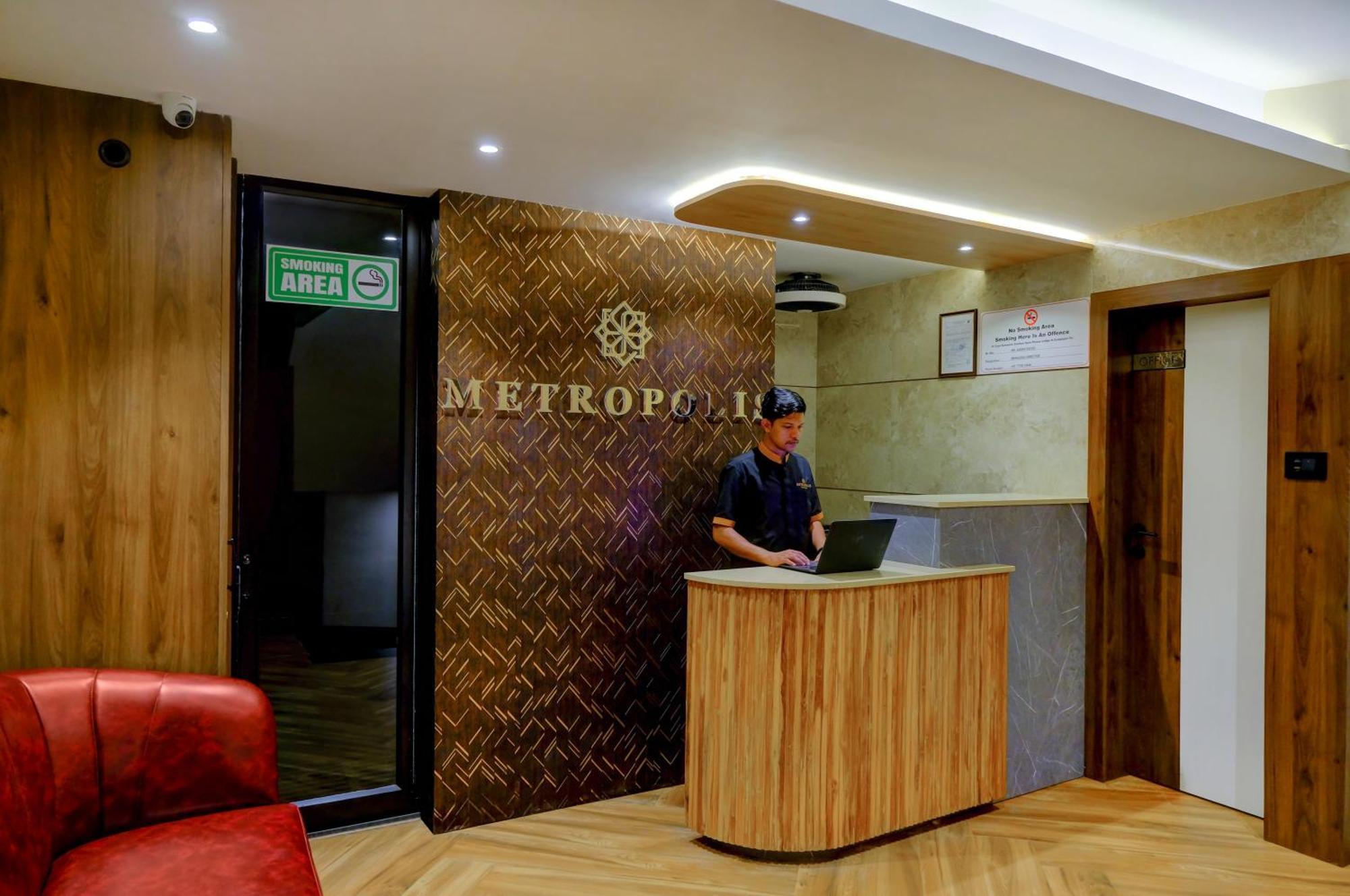 Metropolis Business Hotel Панаджі Екстер'єр фото