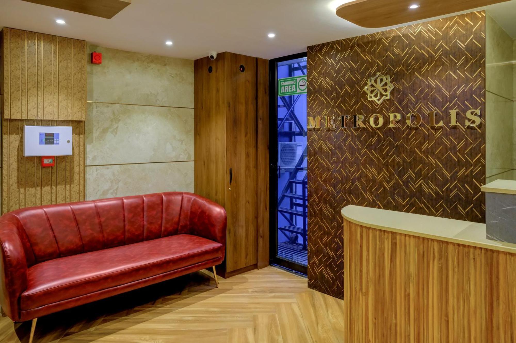 Metropolis Business Hotel Панаджі Екстер'єр фото